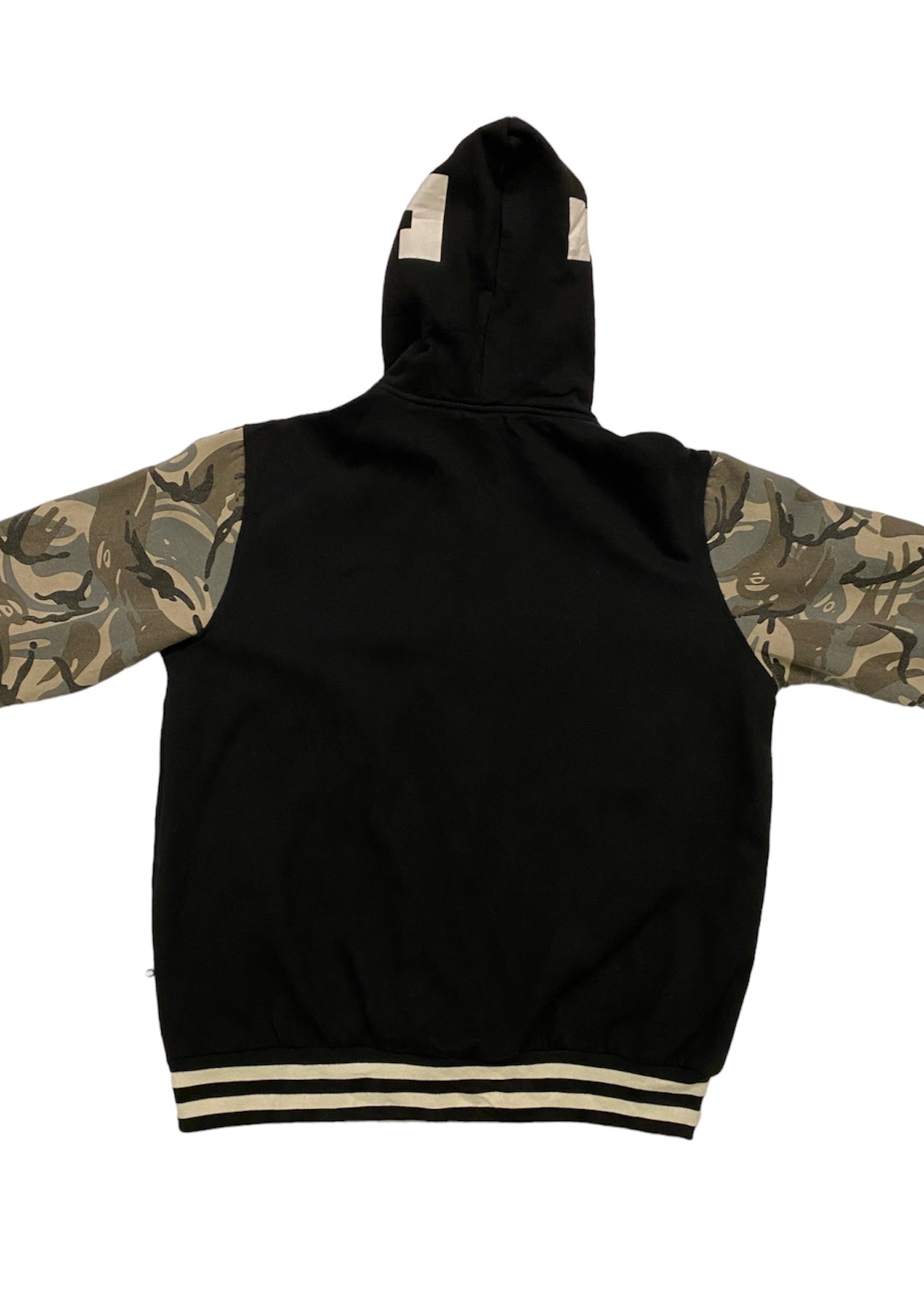 APUNVS cameo hooded jacket