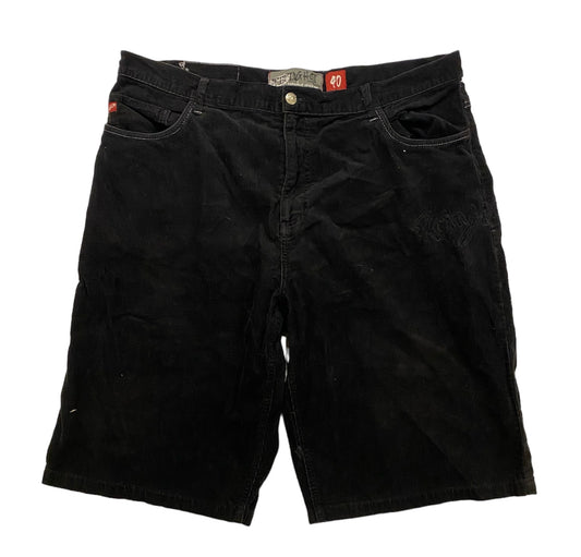 Piping hot embroidered jorts