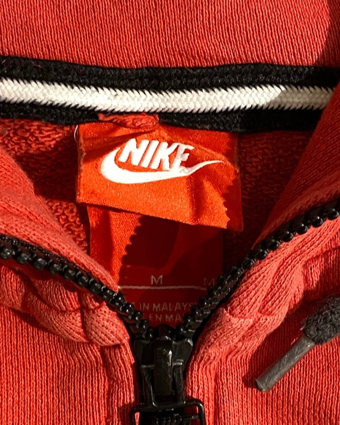 Nike tech fleece in red