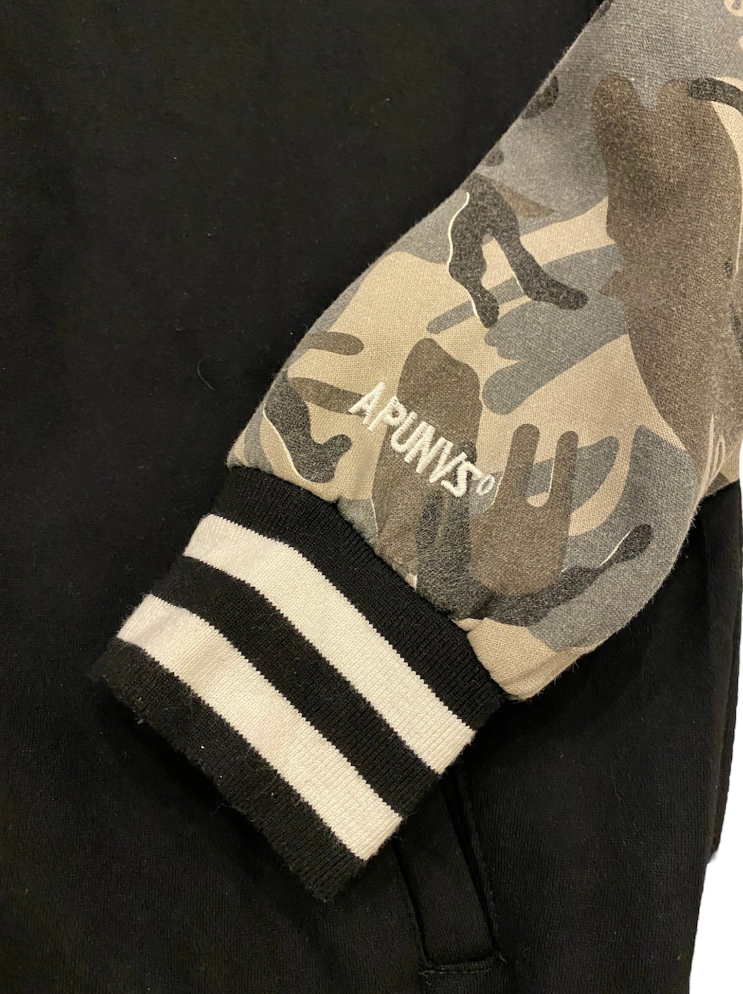 APUNVS cameo hooded jacket