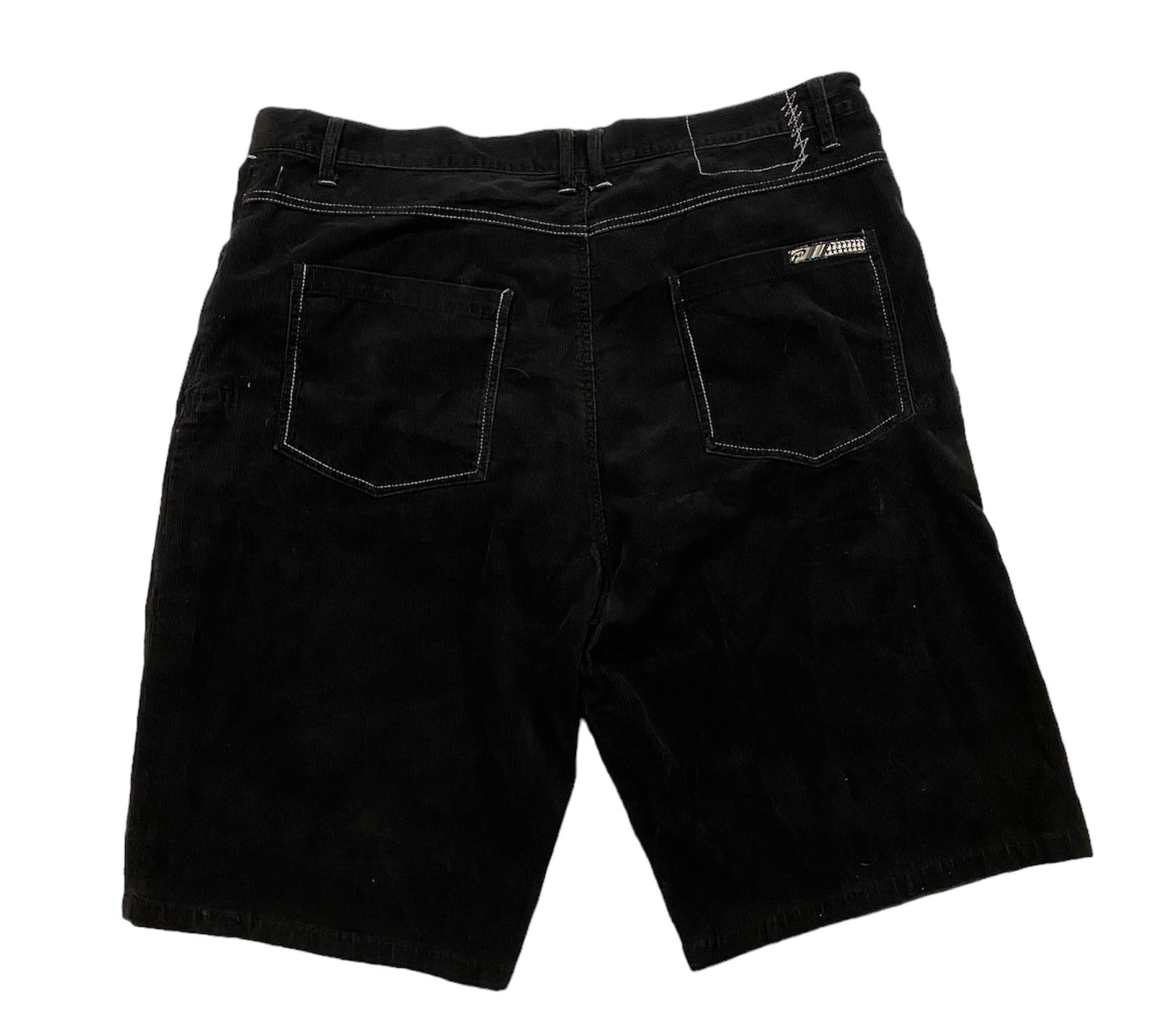 Piping hot embroidered jorts